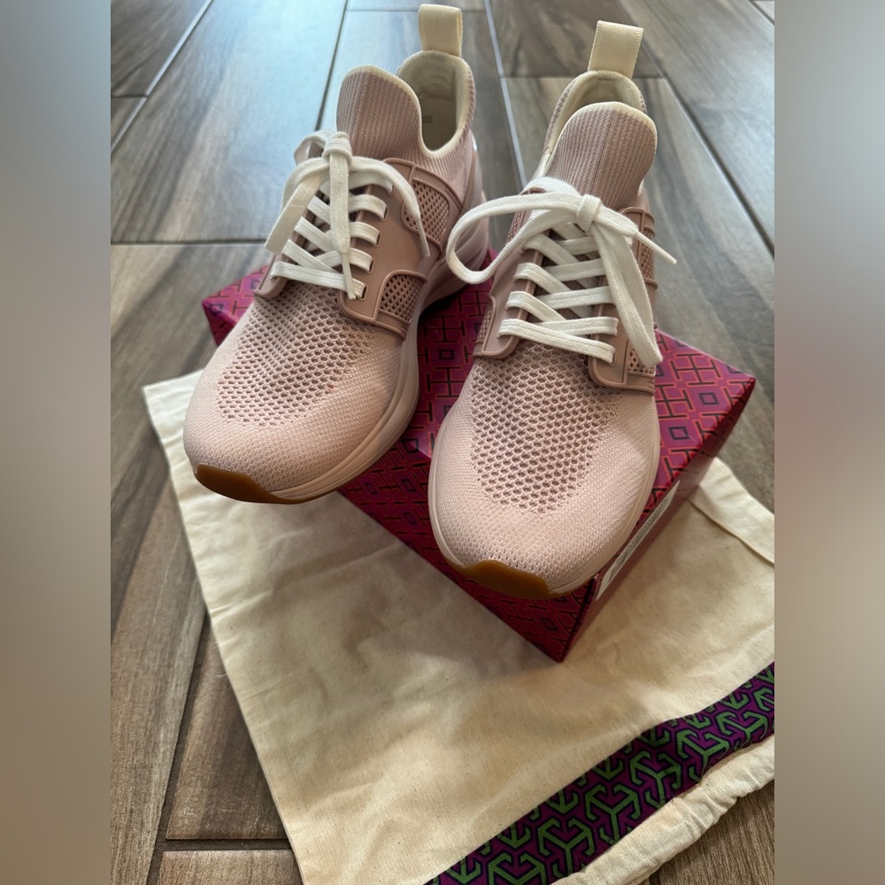 Tory Burch T Sock Runner- Double Knit in Meadowsweet (Pink) Size 10